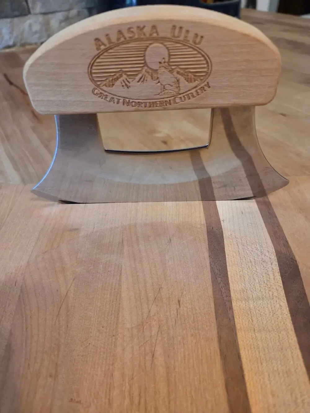 VNG Great Northern Cutlery Alaskan Ulu Knife/ Curved Wooden Chopping Board Set